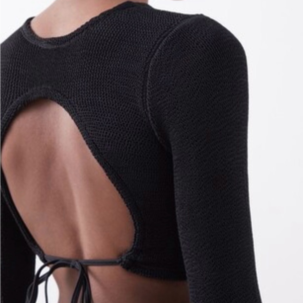 Hunza G Celeste Open-Back Crinkle-Knit Crop Top Black